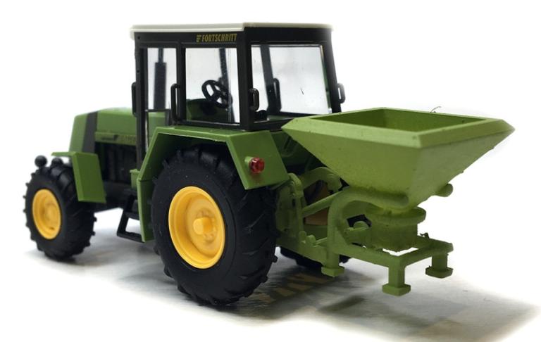 Preview: Traktor Fortschritt ZT 323 A mit Schleuderdüngestreuer D 028/5 grün neu